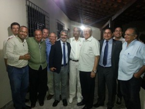 Comitiva do PT, acompanhando o senador Humberto Costa em audiência com o senador peemedebista João Alberto. 
