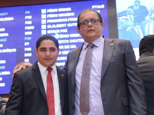  Zé Inácio (PT) e o presidente da Assembleia Humberto Coutinho (PDT). 