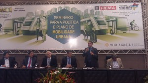 O deputado Zé Inácio destaca a importância do projeto de Lei do Bilhete Único no processo de mobilização urbana. 