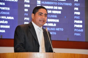 Zé Inácio defende cota para negros no parlamento.  