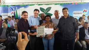 Zé Inácio (PT) entrega Selo quilombola para liderança do quilombo Rio Grande, de Bequimão.